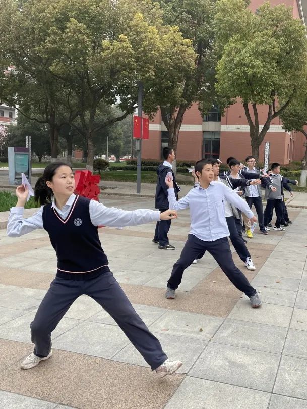 江苏省天一中学少年畅享"π节" 发现数学之美