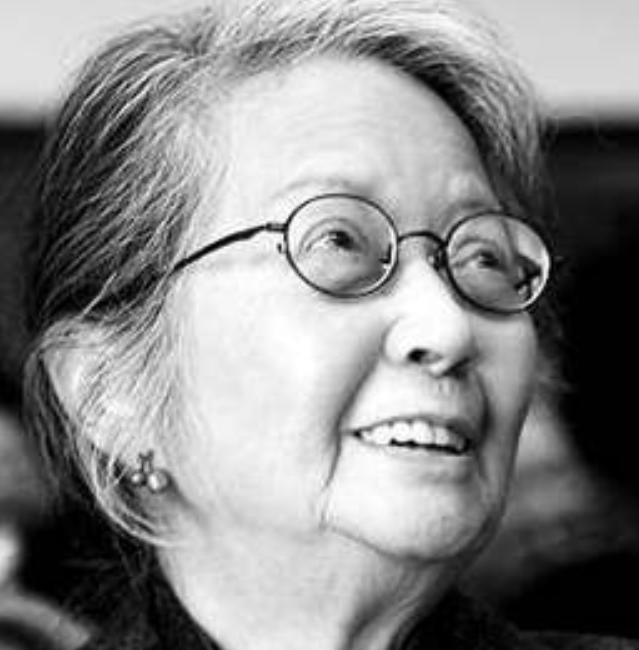 她叫做张充和,被誉为民国闺秀,曾祖父是晚清名臣张树声,父亲是张冀牖