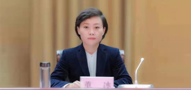 值得关注的是,去年6月底,董冰和刘斯杰(时任东营垦利区委书记),庄增大