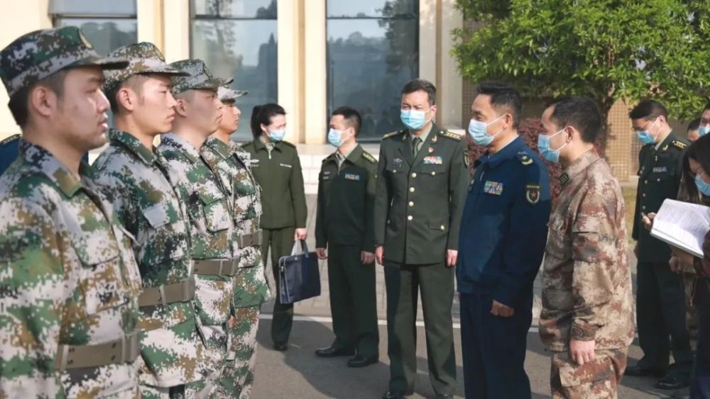 贾全林副司令员听取成都警备区及所属部分人武部征兵工作情况汇报