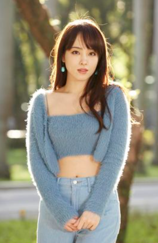 42岁何嘉文为求子寻偏方上山画小人吃青蛙曾因肿瘤两次流产