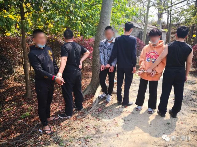 驾驶两辆摩托车从汕头市潮阳区贵屿镇窜至普宁市麒麟镇月屿村,南陇村