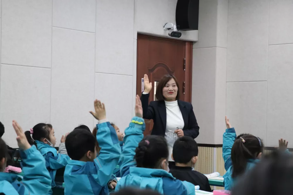 西安国际港务区新筑中心小学郭一萍刘伊凝张琼三位老师荣获西安市骨干