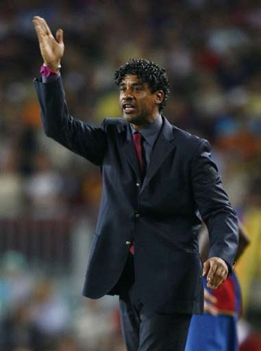 弗兰克·里杰卡尔德2003期间执教巴萨,救火教练,在此之前履历丰富