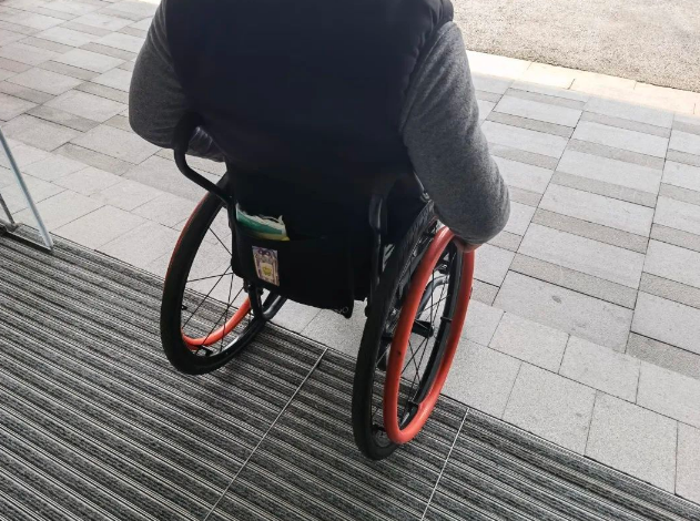 程亚青轮椅守护交通精彩公共廊坊冰岭添