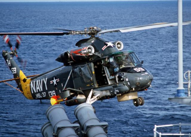 sh-2直升机在服役后不久即作为航母和护卫舰的舰载机前往越南作战