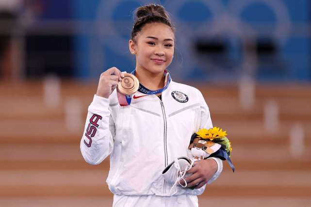 美国亚裔体操冠军suni lee遭质疑,称不被当人看