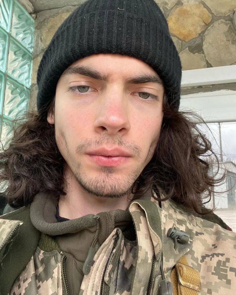 乌克兰男模参军上战场,要与乌克兰共存亡!_腾讯新闻