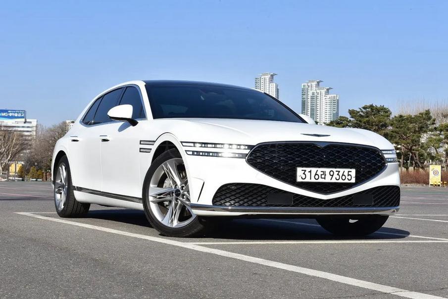 对标雷克萨斯ls 高级感很强全新捷尼赛思g90海外街拍 天天看点