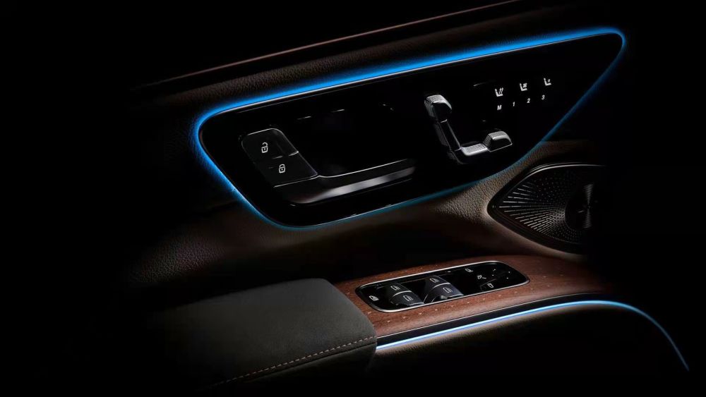 奔驰发布EQSSUV官图，主题是56英寸大屏＋舒适第三排600991长丰汽车