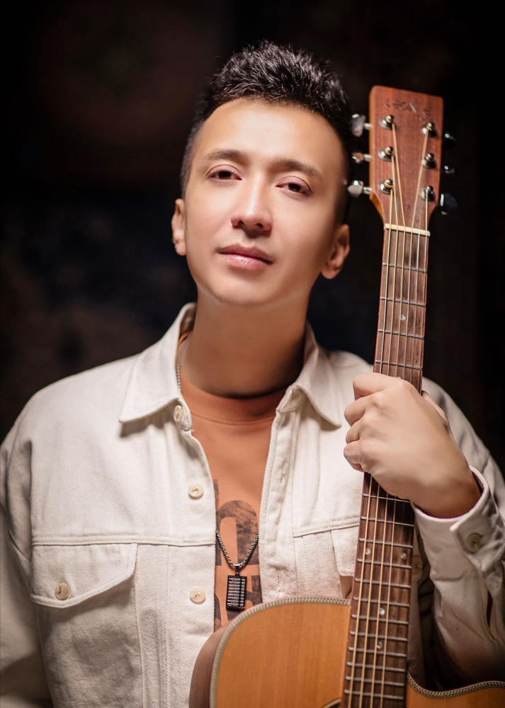 玉米提·帕日哈提中国内地男歌手.