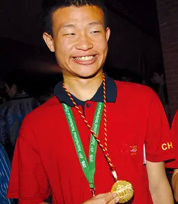 北大"数学天才"韦东奕,年收入60万,却只能租房住!