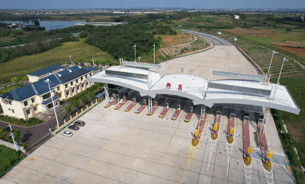 项目的建成,对拓展城市发展空间,缓解襄阳北及襄阳西收费站交通压力