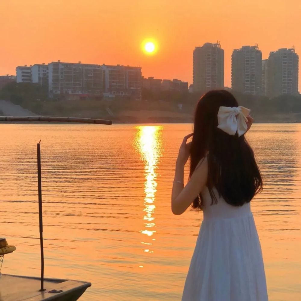 不露脸女生背影头像