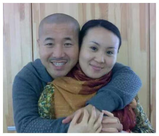 "刘能"妻子李琳直播间诉苦:在本山集团不赚钱,开不起金店