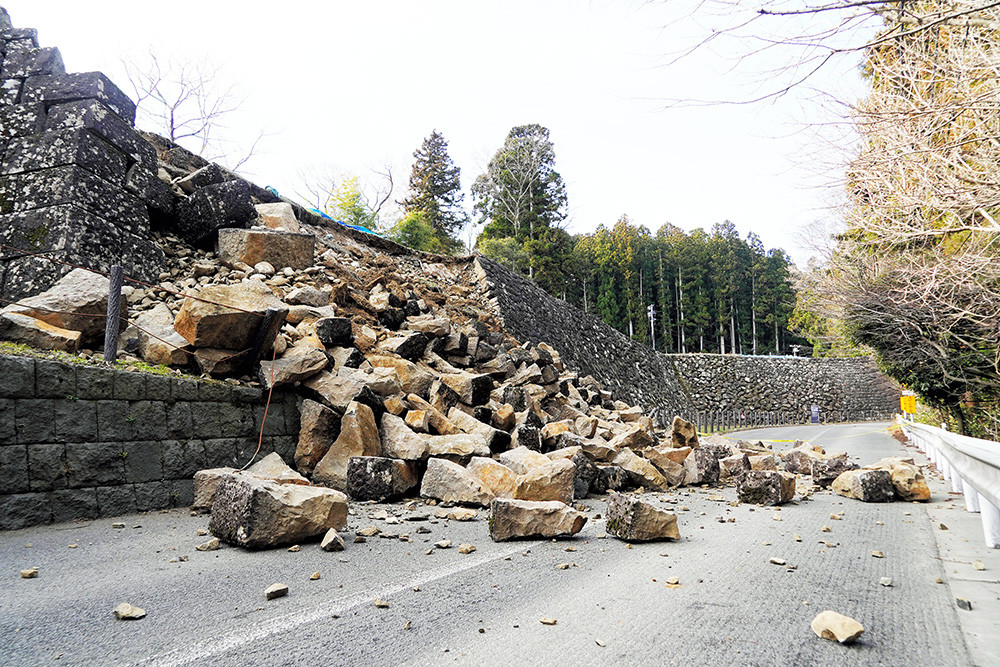 【图集】直击日本地震：新干线脱轨，住宅区停电，神社受损大胸年轻的搜子HD