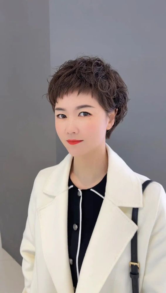 头发少个子不高脸盘大,发型就选这3种,保证你满意插图6