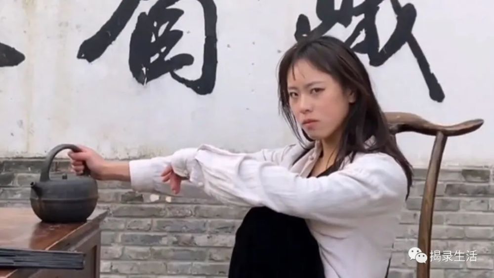 原来峨眉派是真实存在的90后女孩成为非遗峨眉武术的传承人