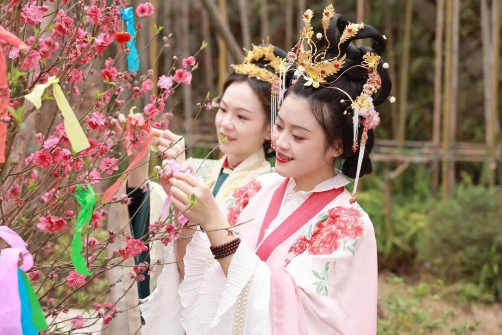 玩起来的花朝节让春天里的浪漫有满满的仪式感