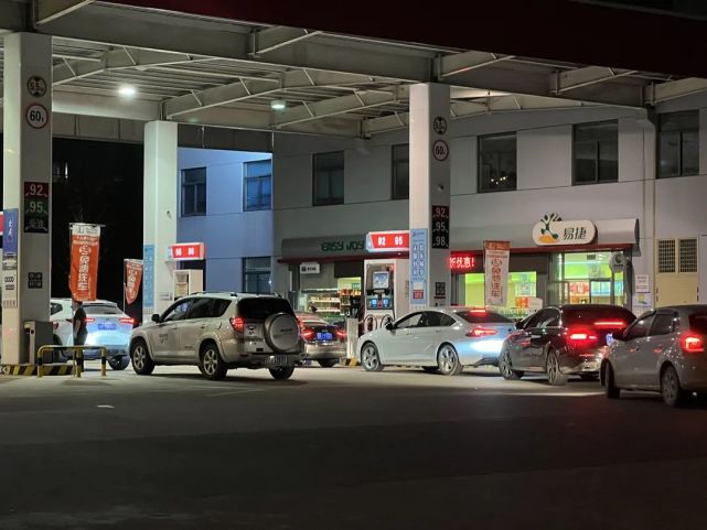有些加油站已"爆满"
