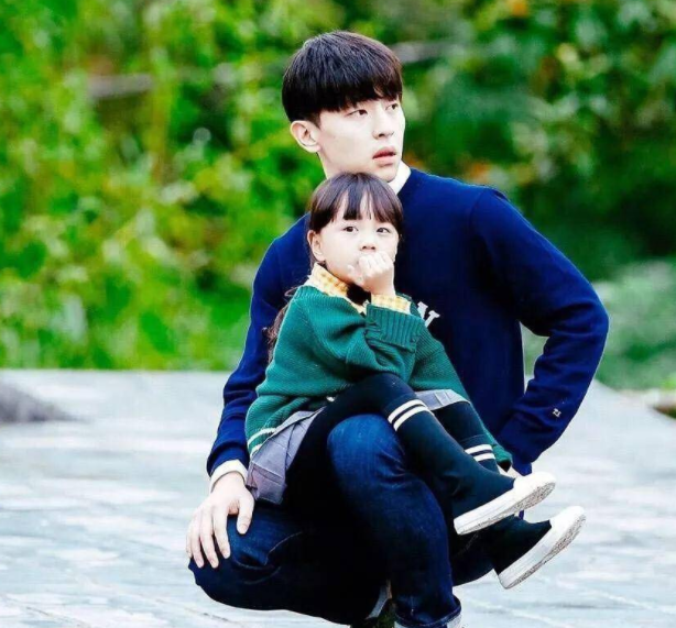 一研究生写毕业论文,躲过小爽没逃过邓伦