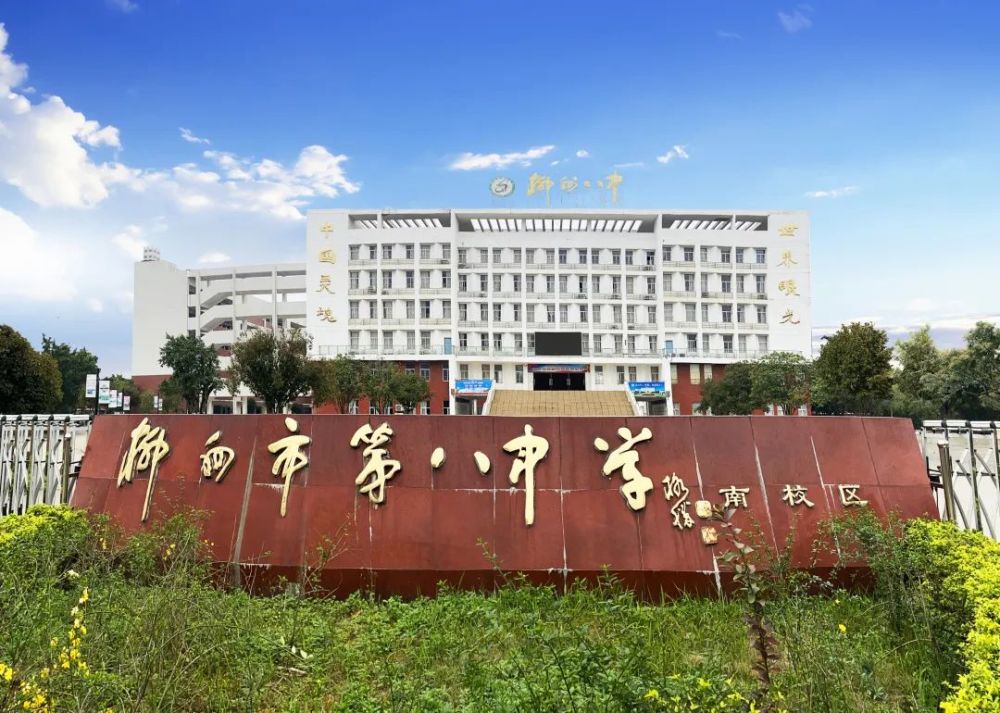 (柳州八中南校区,实拍图)生活理想兑现,项目归心交付此外,项目内部