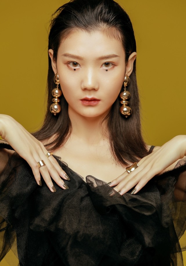 模卡 推荐艺人:coco