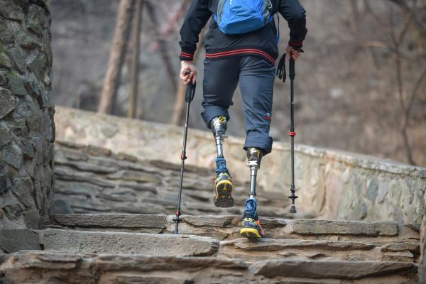 北京无腿老人的珠峰梦