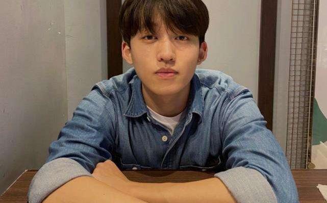 而李炳熙呢,转头就成了前男友.