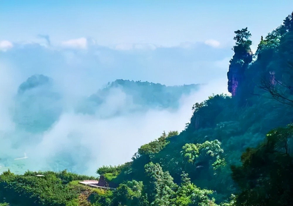 泸州纳溪鼓楼山天生石笋欲穿天关于它的传说颇具传奇色彩