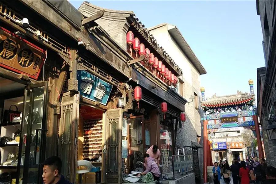 10,方庄美食街方庄美食街是继东直门"簋街"之后,自发形成的具有规模和