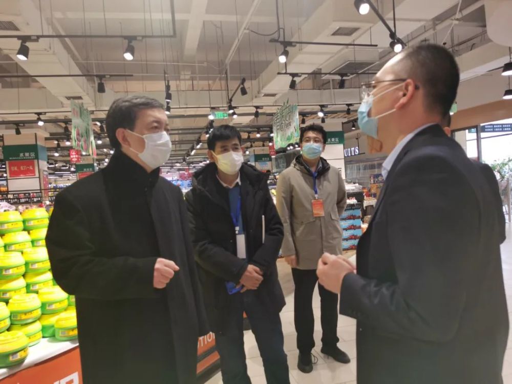 3月16日上午,河北省商务厅工作组到广阳区明珠超市,调研货物分拣配送