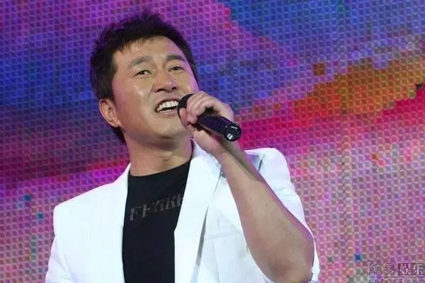 旭日阳刚现状凄凉重回工地搬砖一包榨菜吃五个馍令人唏嘘