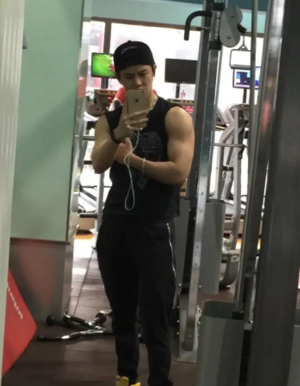 任嘉伦人造腹肌抢镜,新剧被迪丽热巴强吻,配角都个个有来头