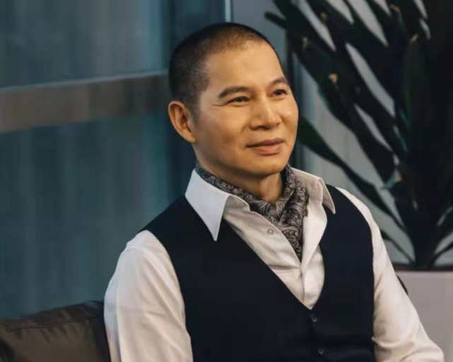 台湾男星全家移居内地近况戏约不断收入高曾生活拮据子女停学