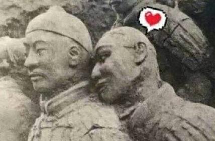 德国小伙跳进兵马俑坑扮演人俑 过很久才被警察认出 结局怎样 天天看点