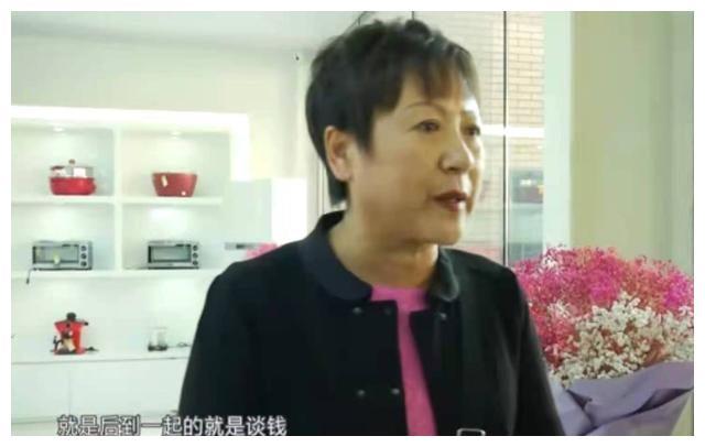 51岁女相亲 嫌弃男方车破工资少 惹71岁大爷反感 让她一边玩去 老伴 相亲