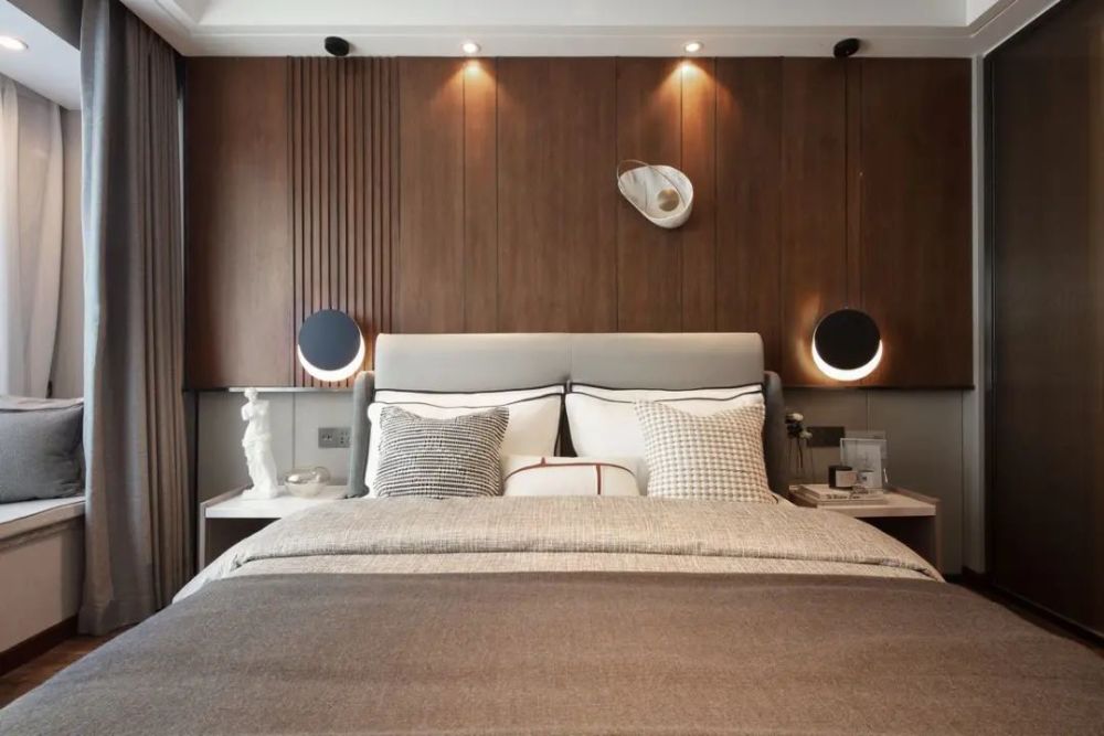 143㎡轻奢现代风木饰面充斥的空间稳重端庄有质感