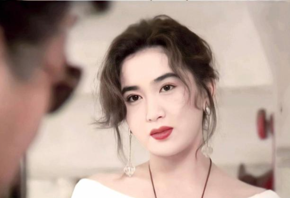 温碧霞年轻时风情万种,现在50几反而热衷于少女路线