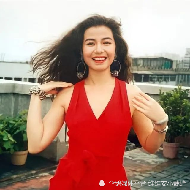 80年代的港星有多时髦从款式到配饰凭港风经典元素再次惊艳了整个时尚