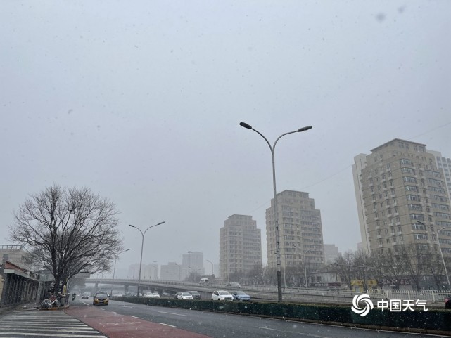 目前,暴雪藍色和道路結冰黃色預警信號生效中,氣溫較低,預計降雪將對