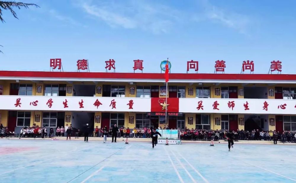 我校举行了2022年春季趣味运动会