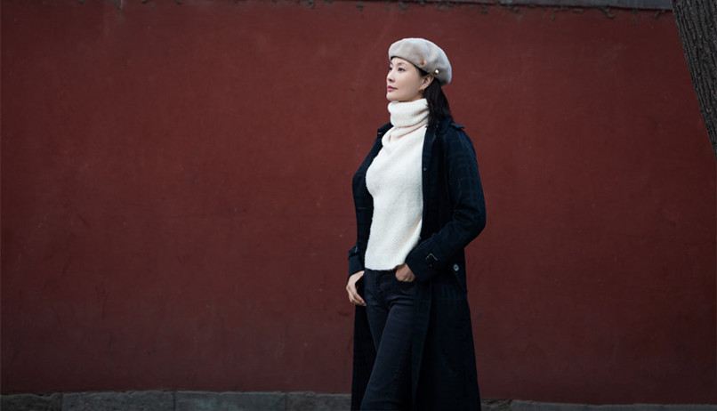 多少有点不合适,所以刘芳菲这样的还是比较喜欢风衣,风衣简单随性