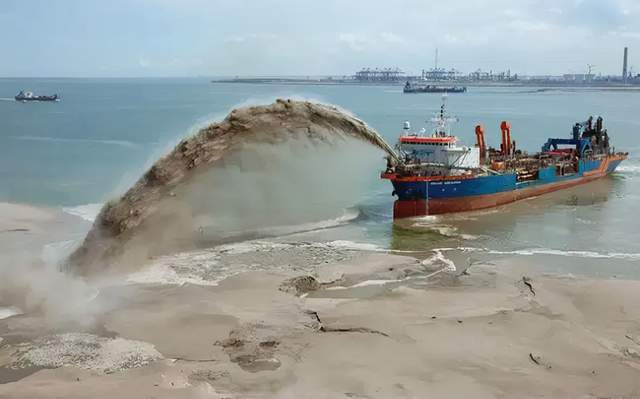 2013年我国在南海部署的国之重器天鲸号引32国密切关注