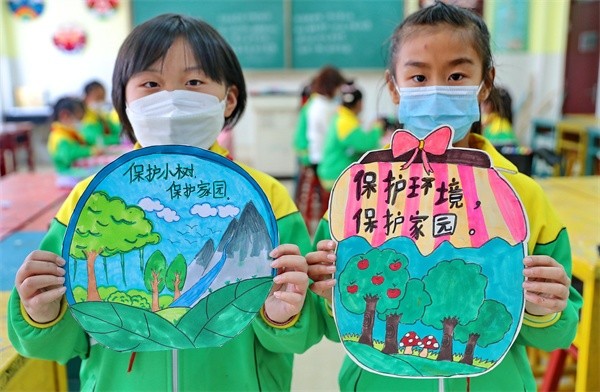 护绿广告牌小学生图片