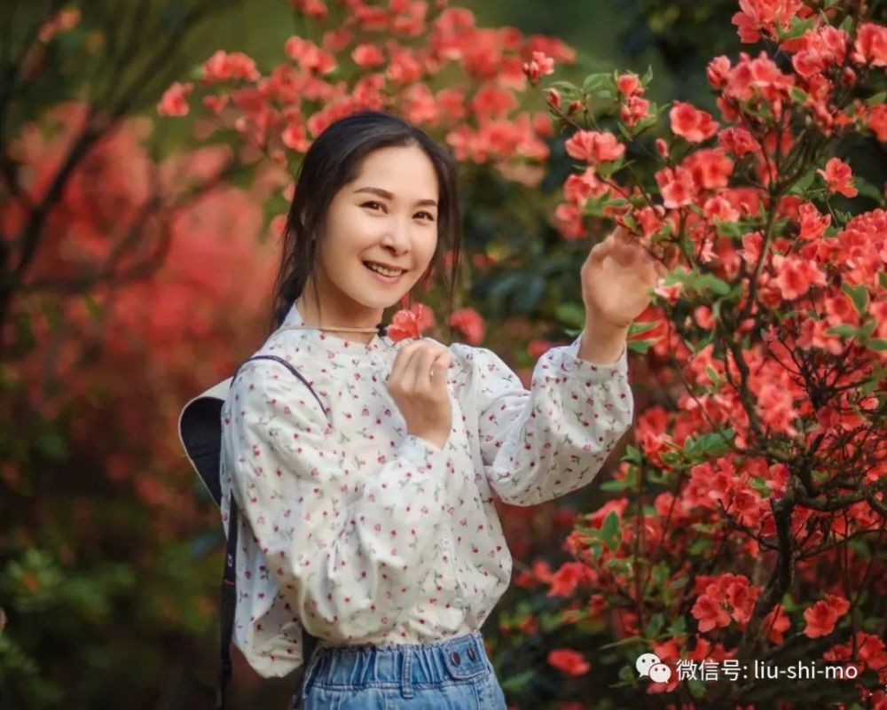 中年女性赏花拍照 3个摄影技巧提升照片效果 人像优雅有韵味 腾讯新闻