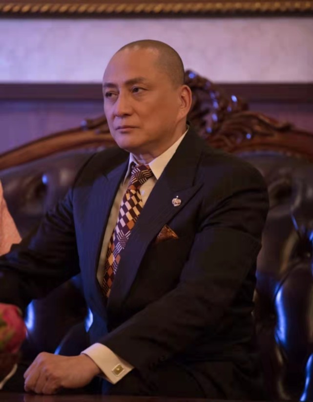 63岁知名港星频与小26岁娇妻秀恩爱,结婚多年仍像在热恋期|邹文静