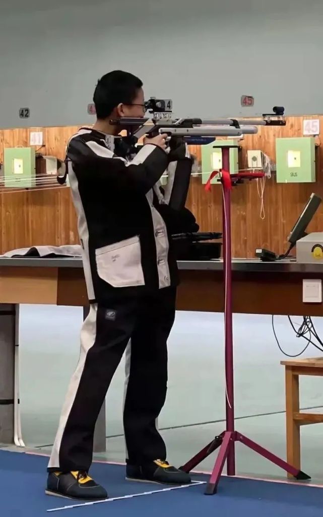 8环排位第一,谢宏宇以60发手枪速射554环排位第三的优异成绩成功入选