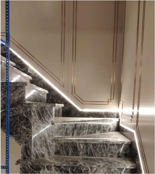 3.里面软灯带功率不宜过大2.放置灯条的空间尺寸1.5cm最佳1.