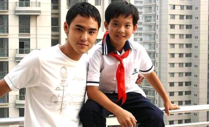 10岁因黄晓明版鹿鼎记出道23岁结婚他还是余生肖战的同事